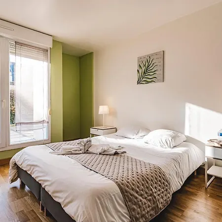 16 Rue De Venise Rdc *